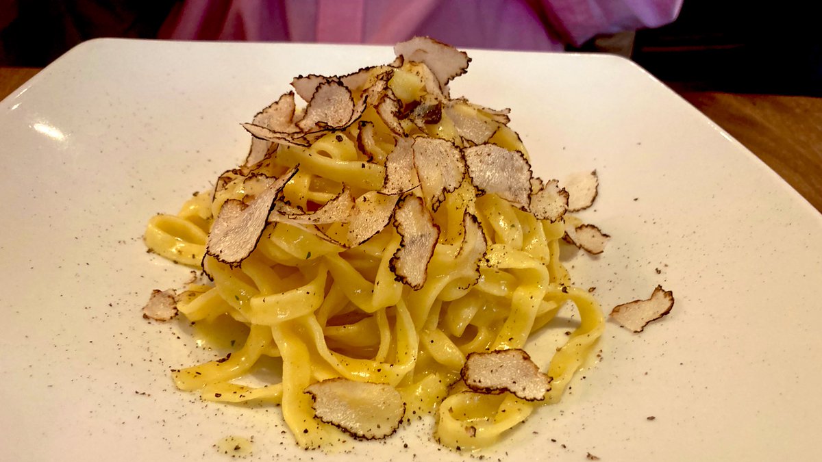 fcbasarastaff's tweet photo. この前はスタッフ同士でイタリアンランチ🇮🇹

おすすめメニュー
初トリュフのフィットチーネ🍄

が凄く美味しそう🤤 https://t.co/y7QNmdI1xD