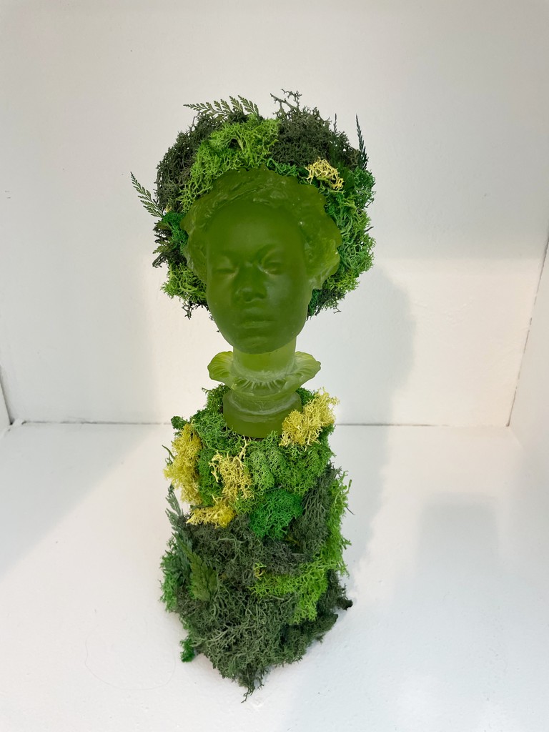 'Goddess' by Emily Selvin, cast glass and moss. 

#castglass #contemporaryart #contemporaryglass #glassart #greenglass #artglass #artexhibition #artcollector #artgallery