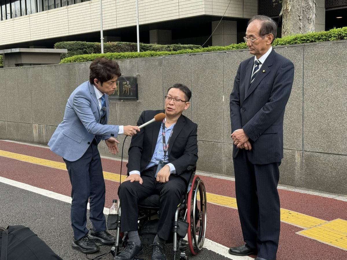 vaccinesosjapan's tweet photo. 本日、コロナワクチン被害者遺族8名と患者5名が国賠を求めて提訴しました。

遺族の方々との初めての記者会見であり、
私たち被害者の現状、世の中に広く伝えて欲しいことを共に訴えました。

特設ページをご用意しております。
原告のメッセージをどうぞご覧下さい。
https://t.co/IFxsY8eAew https://t.co/Sx9L6CzICf
