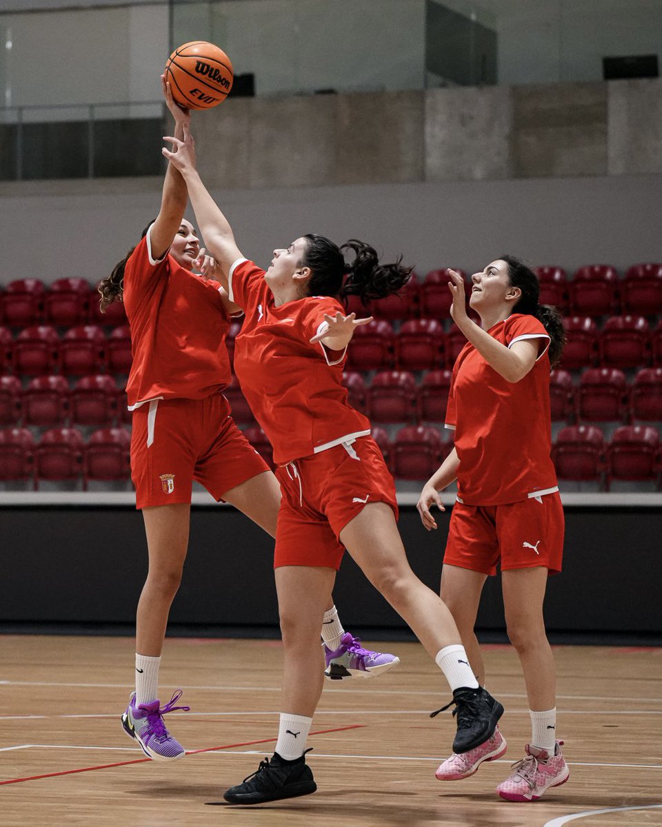 Determinadas em manter a corrente de VITÓRIAS no campeonato! 😤 🆚 Club 5Basket ⌚️ 21.04.2024 • 15h00 📍 AMCO Arena #PorMais