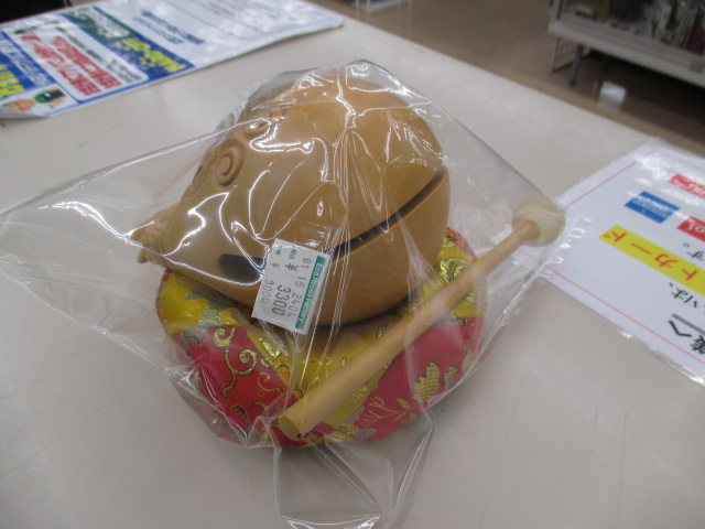 ho_numadu's tweet photo. 皆様こんにちは、本日は面白い商材が入荷しました。
その名は木魚
楽器としての需要がありそうですが、いかがでしょうか？
当店では様々なお品物を取り扱っておりますのでダメかなとお思いでも是非一度ご相談ください。 https://t.co/mEnYpGh0p4