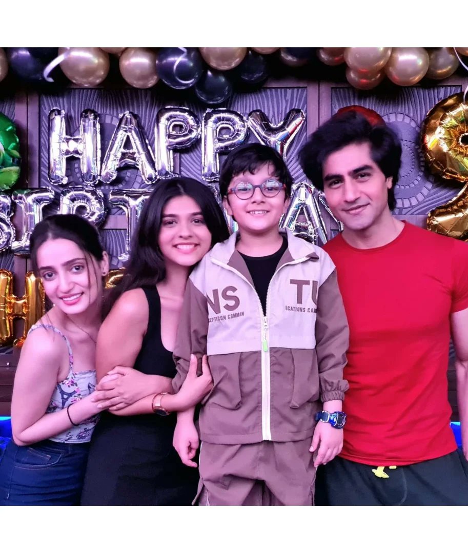 AbhiRa Reunion 😍❤ #YehRishtaKyaKehlataHai stars Pranali Rathod & Harshad Chopda come together to celebrate their on-screen son Abhir's birthday, played by Shreyansh Kaurav 🤩 🎉🎂 Follow @FilmyGupshups for more! #PranaliRathod #HarshadChopda #Abhira #YRKKH #Filmygupshup