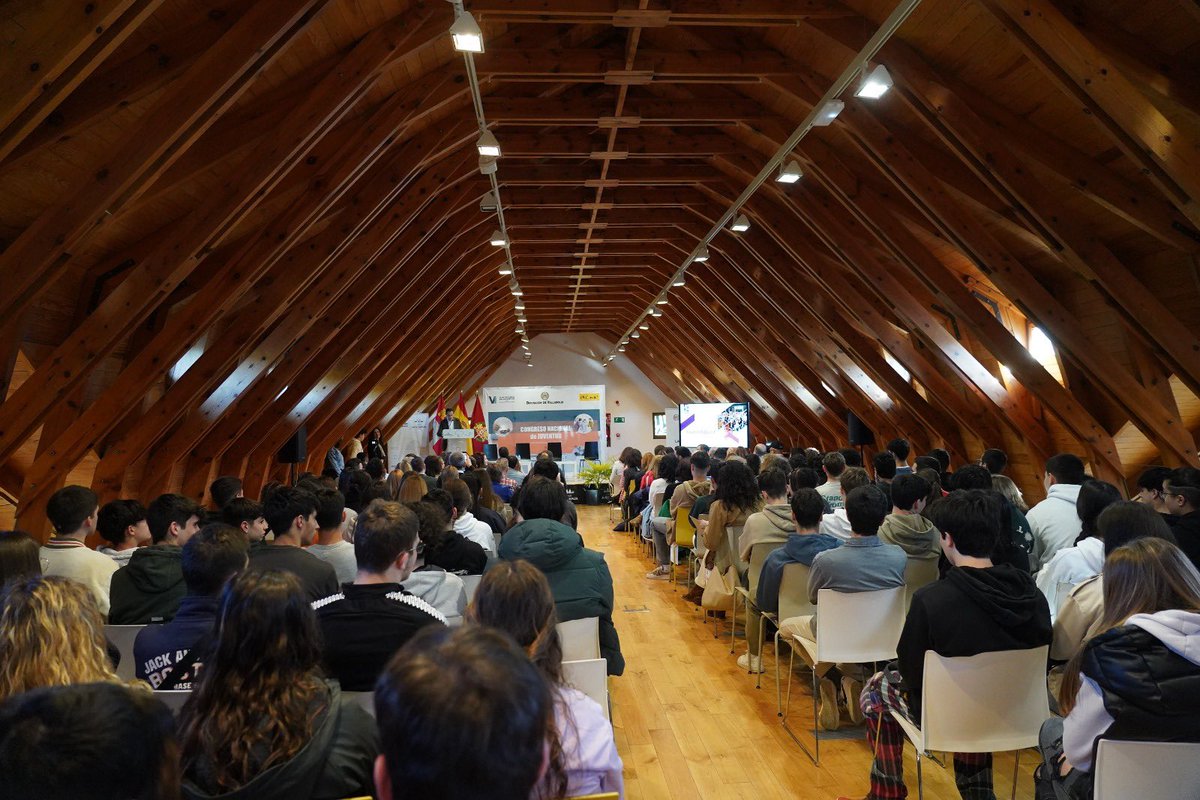 🙎🏻‍♀️ I Congreso Nacional de Juventud. ➡️ El presidente @Conrado_Iscar participa junto con 200 jóvenes en esta jornada. 🙎🏻 Con motivo de la celebración del Día Europeo de la Información Juvenil. 🔗comunicacion.diputaciondevalladolid.es/-/congreso-nac…