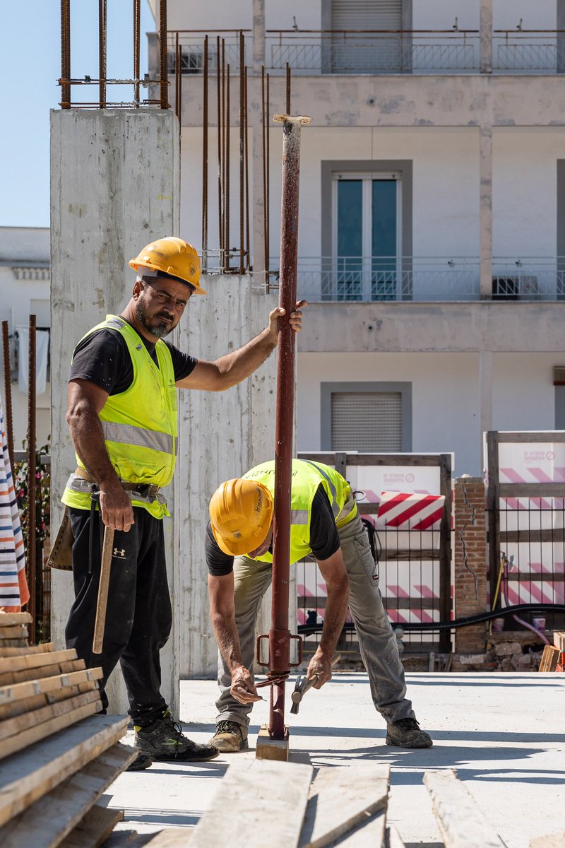 ceceremanag's tweet photo. Nella zona di Serapo (Gaeta) procedono spediti i lavori per lo sviluppo di un building realizzato con un particolare calcestruzzo. Case da sogno, che hanno registrato una rapida commercializzazione, a pochi passi dalle lunghe e frequentate spiagge del litorale.
Ph: Federico Viola https://t.co/yGaGNTqvKu