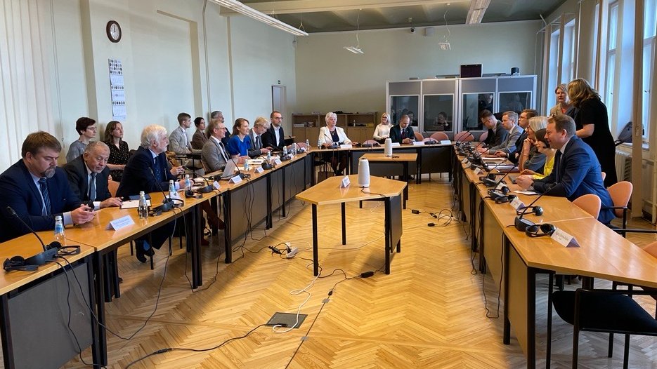IPCC_CH's tweet photo. During the Scoping Meeting for the Special Report on #ClimateChange and Cities, #IPCC Bureau Members briefed Latvian Parliament members about critical #IPCC findings on #climatechange, including impacts, risks, adaptation, and mitigation options. https://t.co/qHhMUDSJOw
