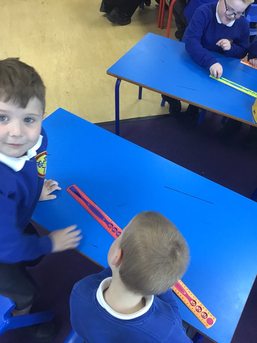 StPPPrimaryY1's tweet image. Measuring with rulers in mathematics 📏
#measurements #measure #powermaths #year1 @StPPPrimary