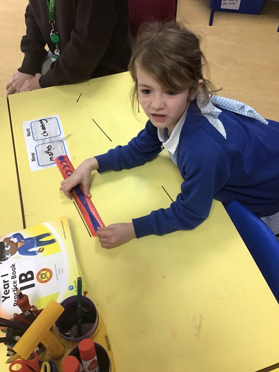 StPPPrimaryY1's tweet image. Measuring with rulers in mathematics 📏
#measurements #measure #powermaths #year1 @StPPPrimary
