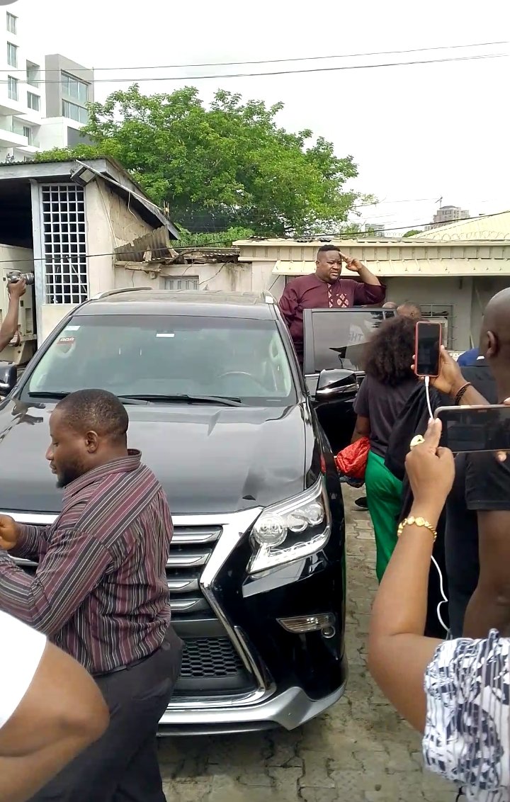 afe_agbi's tweet photo. Cubana Chief Priest salutes fans as he leaves the court premises after he had been granted bail. He gave a salute to his fans who were hailing with "Igbo to the world" " Cubana Cubana" within the court premises. https://t.co/8yYzw5UJk9