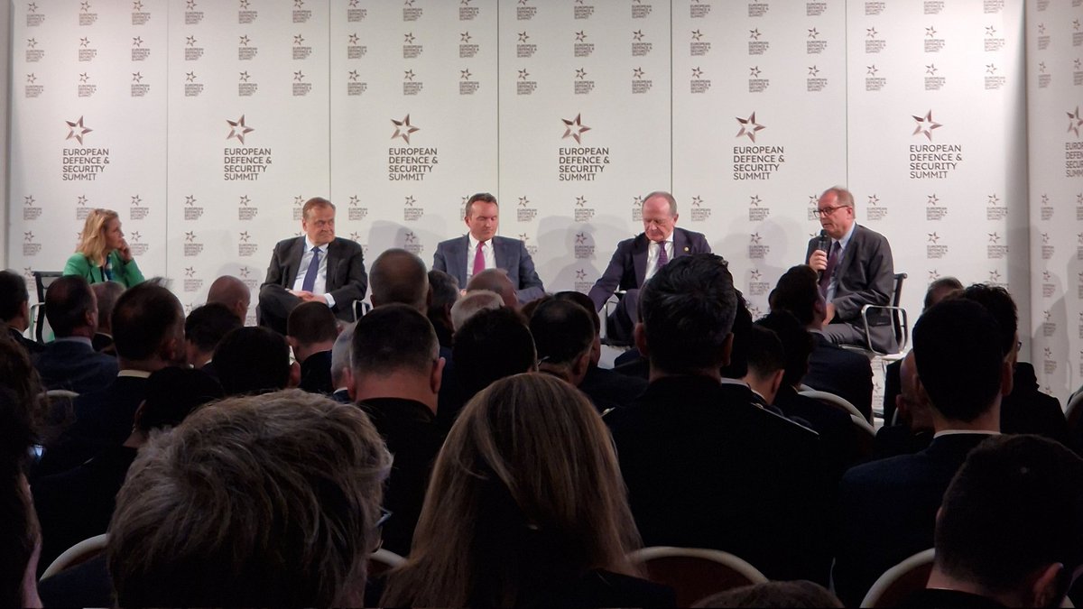 As seen by <a href="/Airbus/">Airbus</a>' Antoine Bouvier, the European Defence Industrial Strategy #EDIS helps to rebalance the non-EU and EU procurement on defence by:
🔭 Giving a vision of 50% by 2030
🎚 Levelling the playing field 
🤝 Supporting cooperation 
🚚 Pushing joint procurement
#EDSS2024