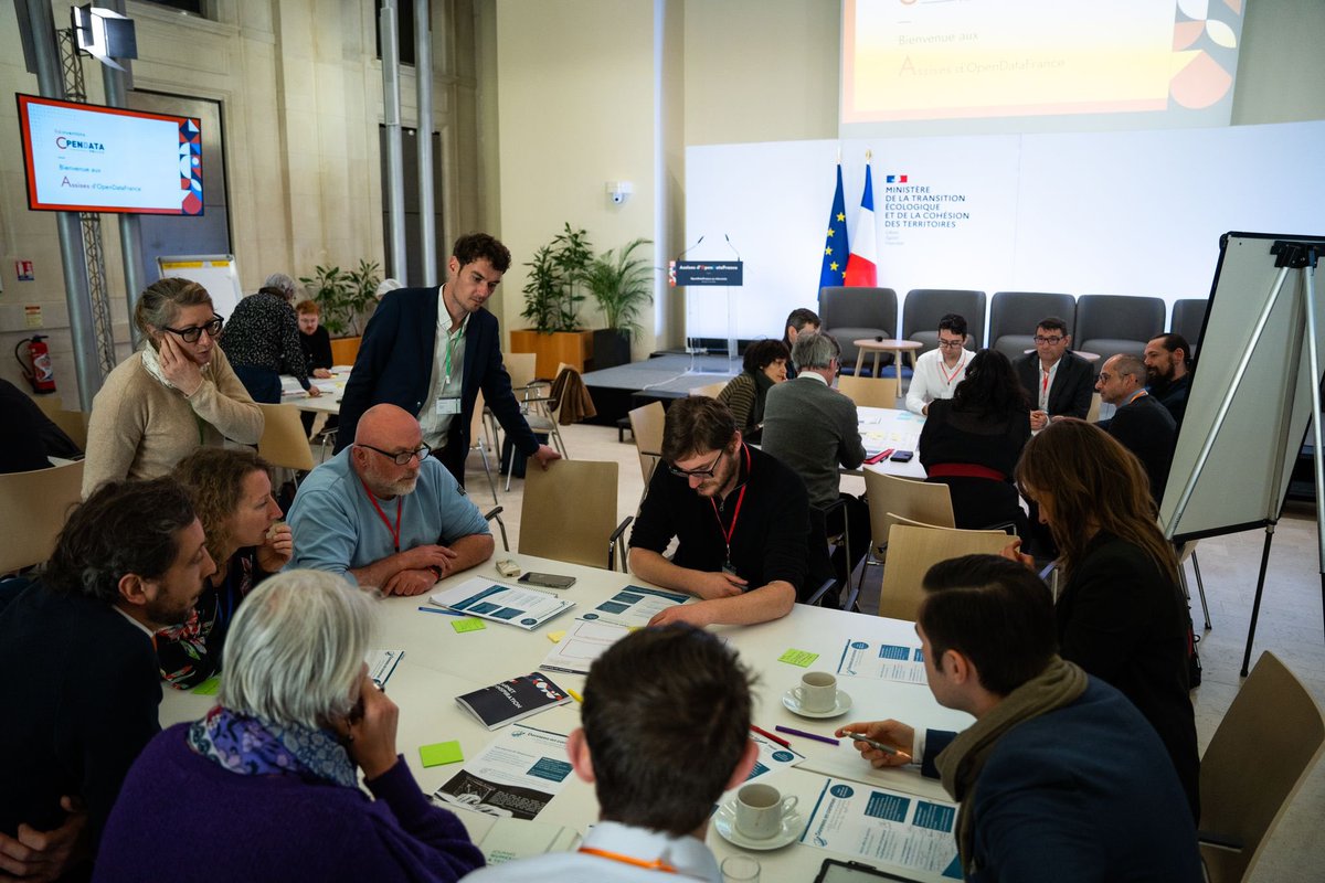 Depuis ce matin, les travaux s’enchaînent pour les assises @opendata_fr : une consultation sans tabous, tous les scenarii sont étudiés, les pistes explorées… avec des acteurs publics et privés de l’écosystème de la #data en France 🇫🇷 Merci à tous pour votre mobilisation ! 🤝