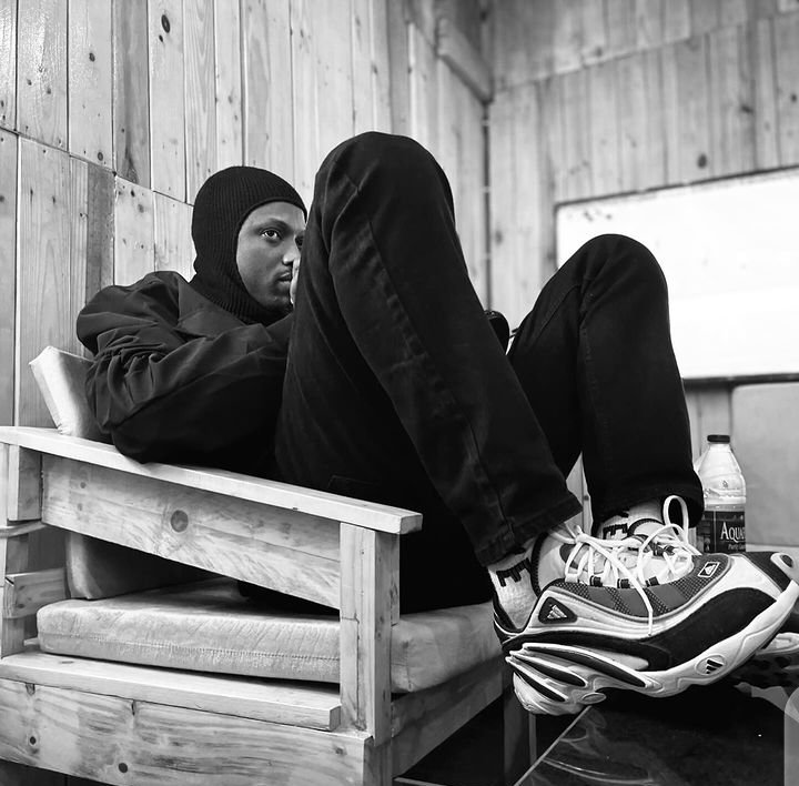 NigerianBarz's tweet photo. "These rappers are like Dimeji Bankole, 'cause I see them as a fraud, I'm hot like the devil but I'm chilling with the Lord.

Swing, because i'm killing with the sword.

They say I no go last, i agree with your word, I no go last? Fuck you, I came first.."

"2nd Coming" - Vector. https://t.co/PncCfnylgh