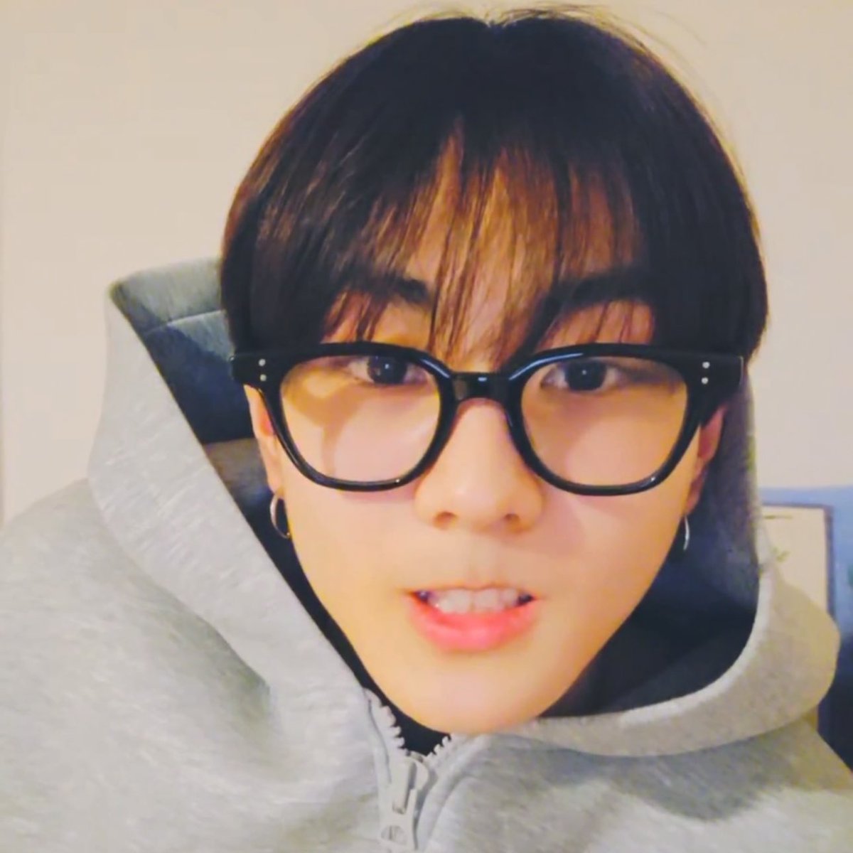 EN7ernally's tweet image. 💬 show your teeth please
🐈 😬

MY SNOWBALL 😭