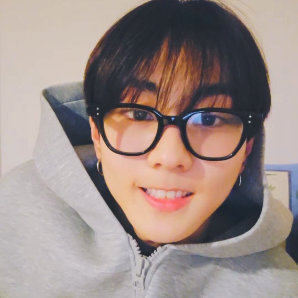 EN7ernally's tweet image. 💬 show your teeth please
🐈 😬

MY SNOWBALL 😭