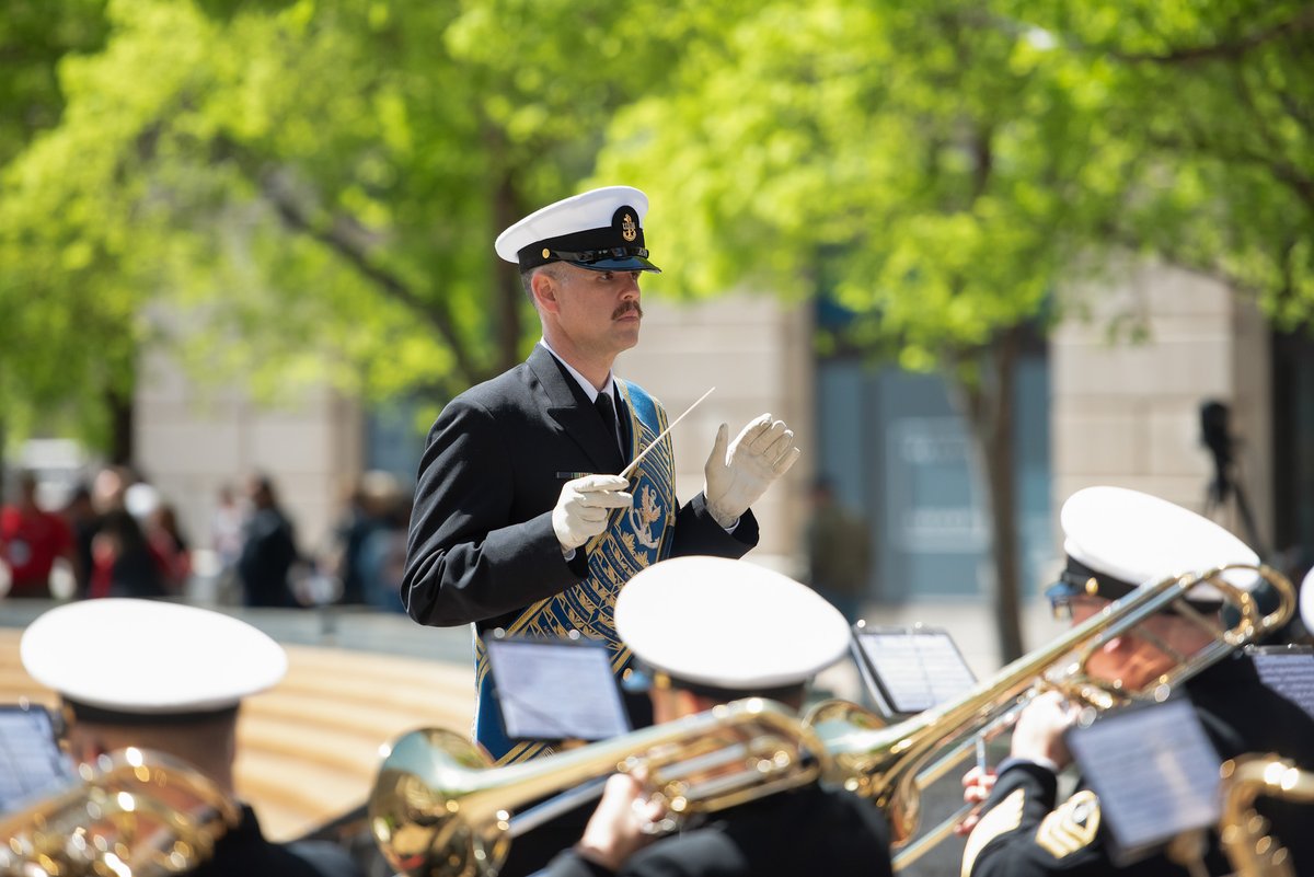 usnavyband tweet picture