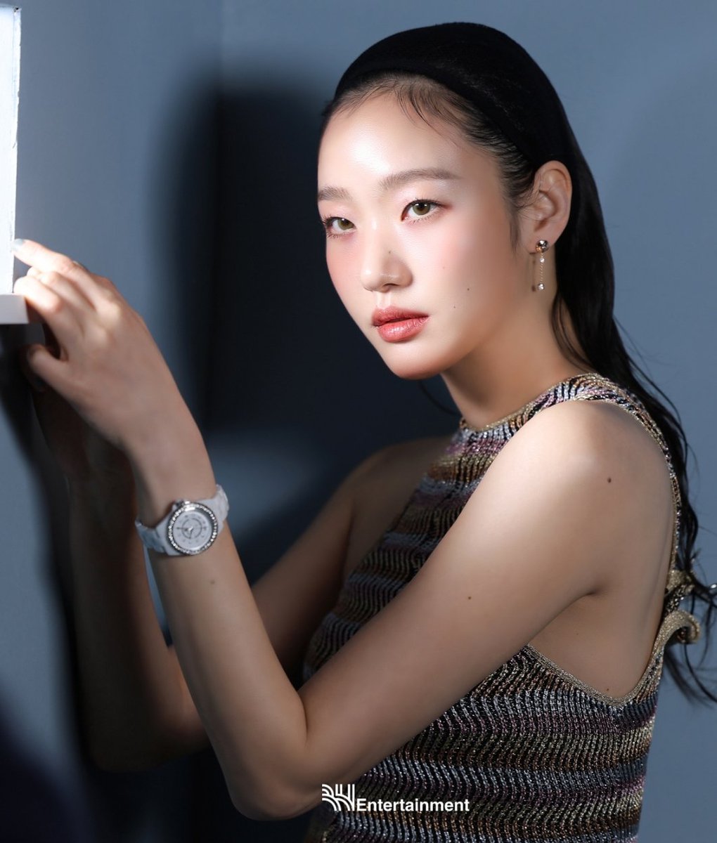 Это потрясающе 😍😍😍😍😍
Новая история от #KimGoEun в фотосессии #Chanel

Каждая фотосессия это новая история и новая #김고은 ❤️❤️❤️

#Exhuma #Pamyo 🔥🔥🔥

m.post.naver.com/viewer/postVie…