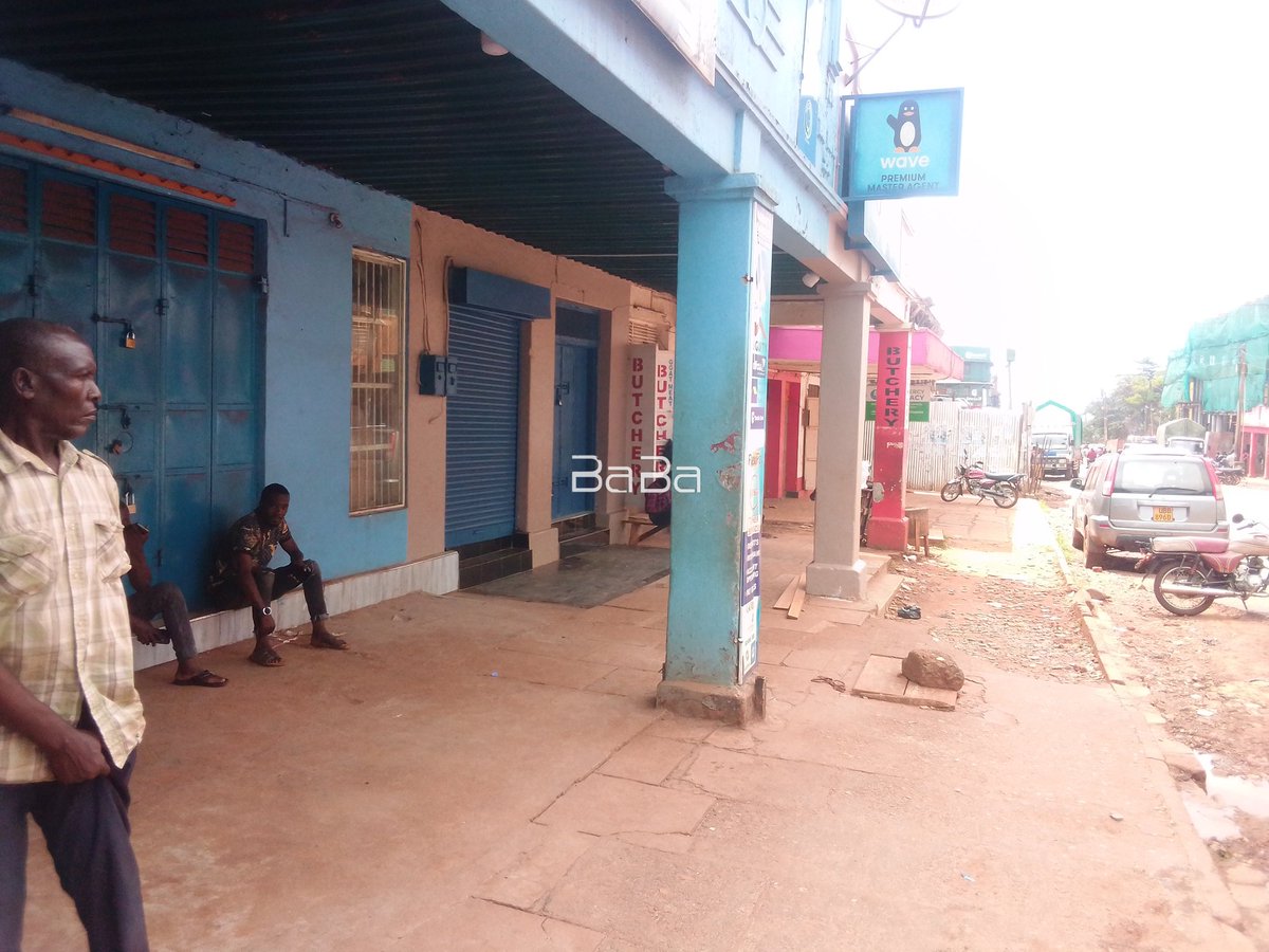 #Babafmupdates Shops in Jinja City remain closed as traders continue to express their dissatisfaction over Uganda’s current tax demands. Jinja City traders C/P, Muyiita Juma said that their demonstration is aimed at ensuring that they're heard by government. #Ekitudha #NdiMunda