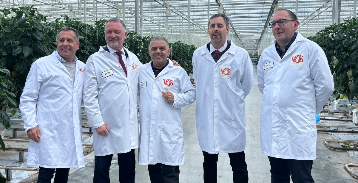 Shadow environment secretary Steve Reed visits Valley Grown Nurseries in Nazeing. @ChrisJVince @LeaValleyGrower yourharlow.com/2024/04/17/sha…