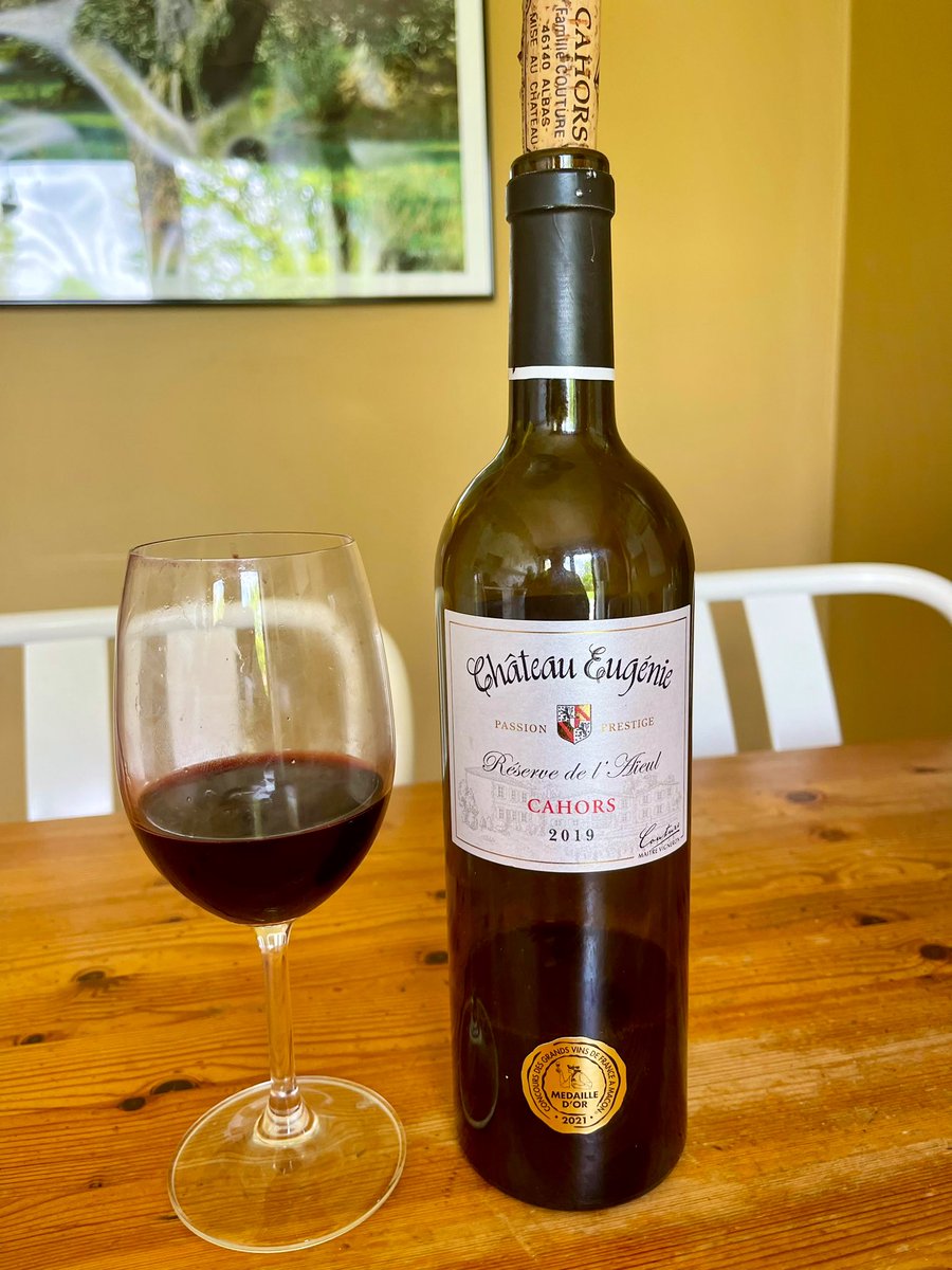 #WednesdayLunch #Goulash #WorldMalbecDay Is this Spring? Sunshine alternating w showers but only 9°C! A fantastic goulash, served w a dollop of cream & rigatoni! Honouring #WorldMalbecDay w last of Cuvée de l’Aïeul by @ChateauEugenie! Leaving for bridge drive in a few minutes