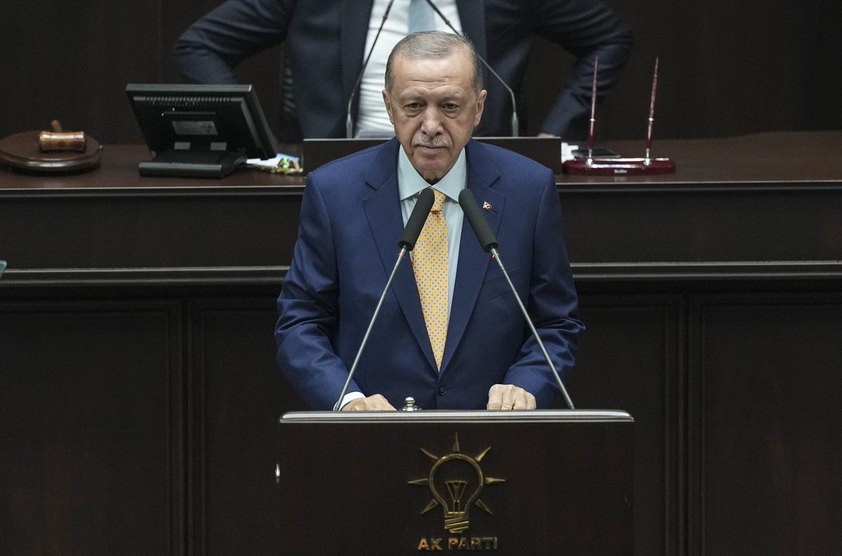 'Şunu herkes görsün ve bilsin, biz bitti demeden hiçbir şey bitmez, bitmeyecektir.'
(@RTErdogan)

#SeninleyizErdoğan