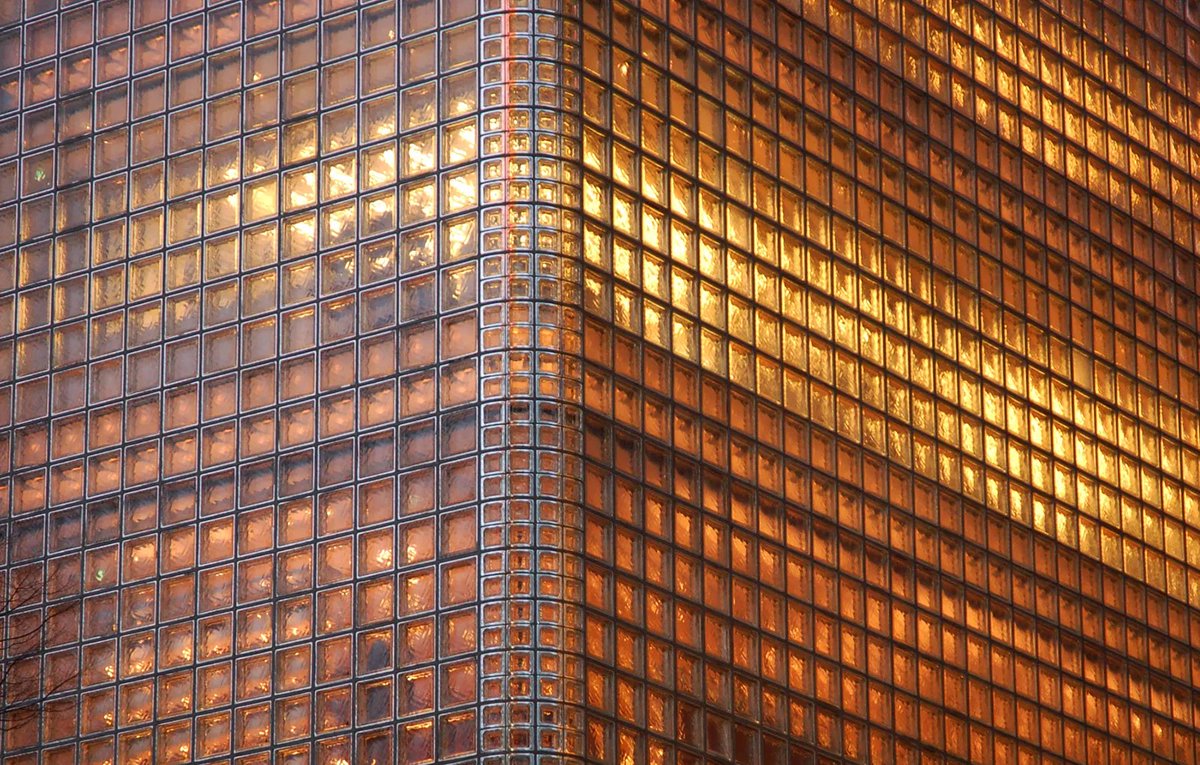 luusssso's tweet photo. The ethereal glass blocks of the Maison Hermès building in Tokyo, Japan https://t.co/iV5tPb4SAJ