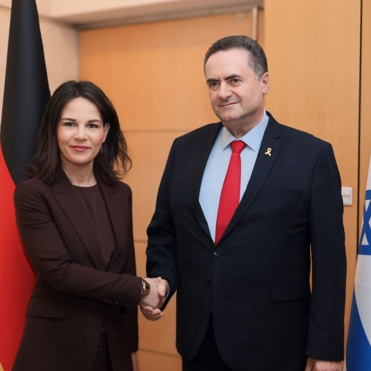 🚨🇮🇱ISRAEL CLAIMS GERMANY AND UK APPROVE OF RETALIATION PLAN

After meeting with the Foreign Ministers of both countries, Israel’s FM said that they raised no objections over their strategy to respond to Iran’s attack.

Source: Sky News Arabia