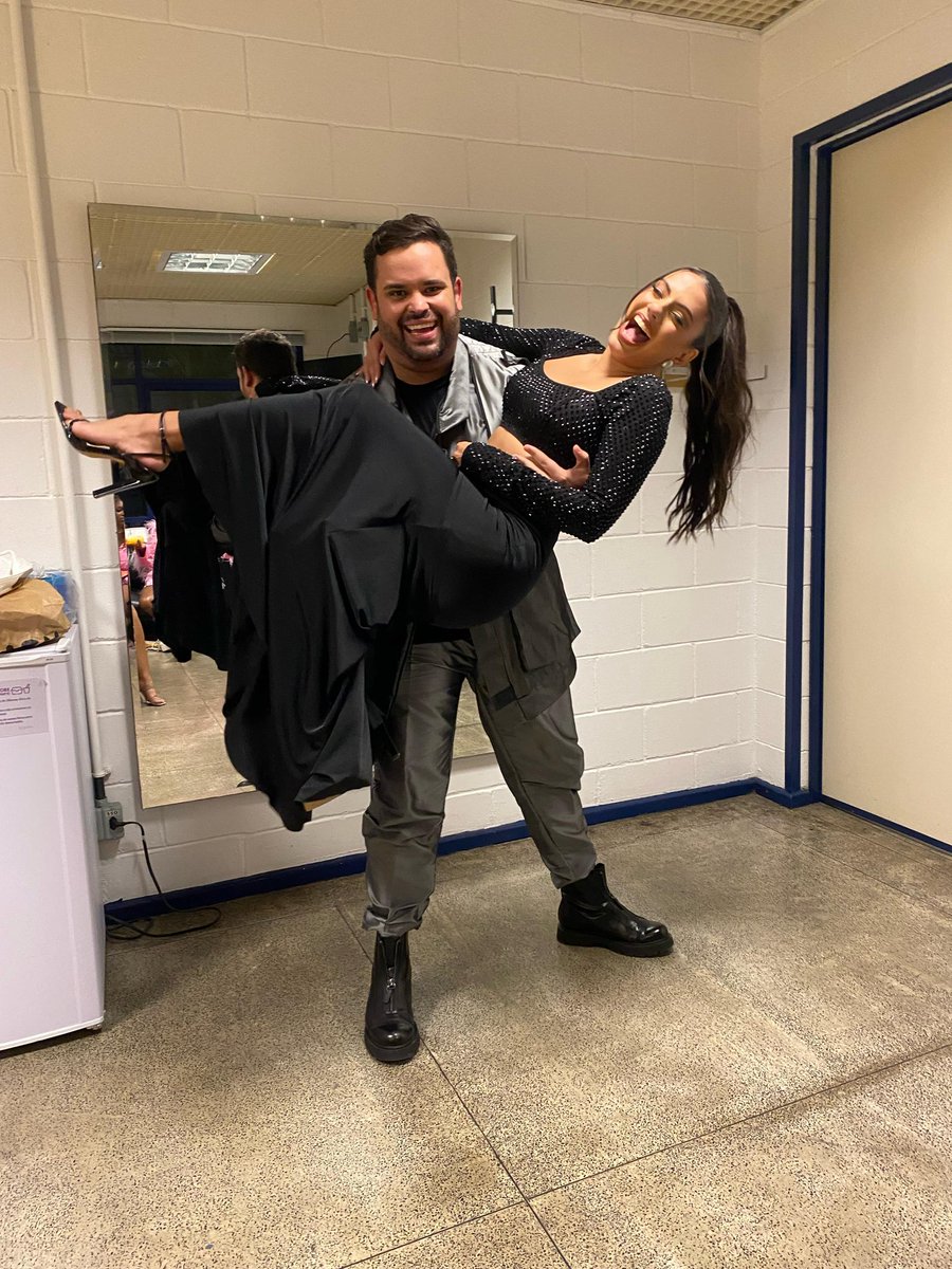 Bom dia bom diaaaa!
Essa aqui é pra nossa "acalteia" ahahahah 
Michy ama vocês. 🐺🧩
<a href="/nandabande/">Fernanda Bande 🐺</a>