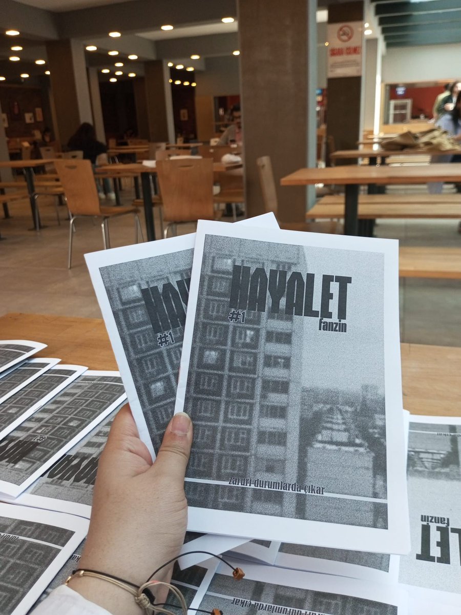 UniversiteliAgi's tweet photo. Hayalet Fanzin çıktı!

Üniversite öğrencileri olarak kendi emeğimizle çıkarttığımız Hayalet Fanzin’in ilk sayısı çıktı🎉

Çeşitli illerden bir araya gelerek oluşturduğumuz fanzine kampüslerinizden parasız şekilde erişebilir,
yazı göndermek için bize ulaşabilirsiniz✨

📍MSGSÜ/Bomonti