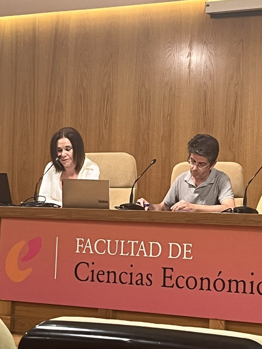 Sesión de trabajo del Instituto Andaluz de Investigación e Innovación en Turismo @IaturTurismo en @FcceeUgr @CanalUGR