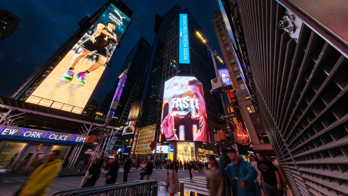 Siamo a Times Square! 🗽 Fino al 21 aprile, il cuore pulsante di New York ospita le meraviglie del Friuli Venezia Giulia su uno degli schermi più iconici al mondo con una media di 400.000 persone che lo guardano ogni giorno. #Iosonofvg #VisitFVG