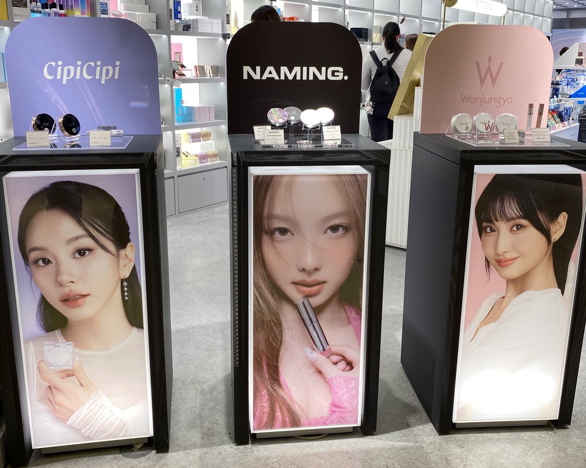 tzujuliee's tweet photo. CHAEYOUNG for CipiCipi, NAYEON for Naming, and MOMO for Wonyungjo Ads was seen together in Japan Mall. https://t.co/JDtJfypbeC