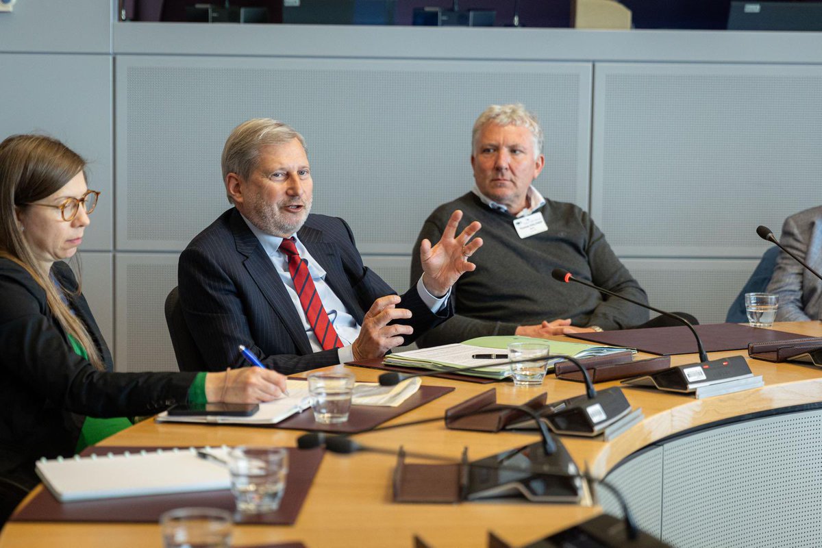 JHahnEU tweet picture