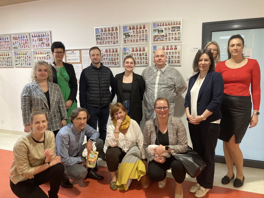 StratkitPlus's tweet photo. 🥰Projects can end but network is alive: Last week 7 people from Estonia and Latvia visited Rybnik touring to public kitchens and  canteens! Kasia Brukało from Silesian Medical University facilited the study visit.🙏#publicmeal #Sustainability @InterregBSR @stratkit https://t.co/6Wd5cP9Lln