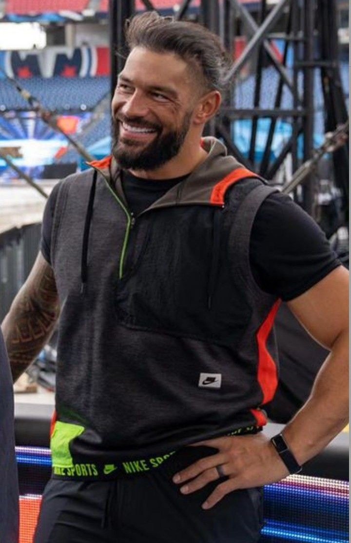 Luv seeing This Man happy♥️

We halfway thru the workweek.!!
Have a wonderful day everyone 💞

#RomanReigns #TheOnlyOne ☝🏼