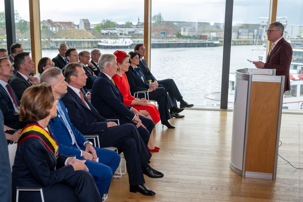 Belgisch Koningspaar en Groothertogelijk paar van Luxemburg bezoeken North Sea Port in #Gent bit.ly/3JoEVeE @monarchieBE @ABCengine #BELLUX2024 #België #Luxemburg