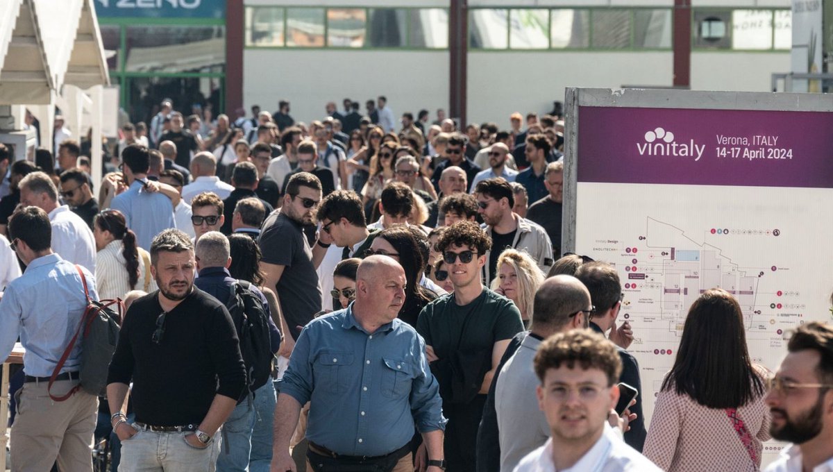 Vinitaly, l'ad Maurizio Danese: "Enoturismo e dealcolati le prossime sfide" dlvr.it/T5cq4l