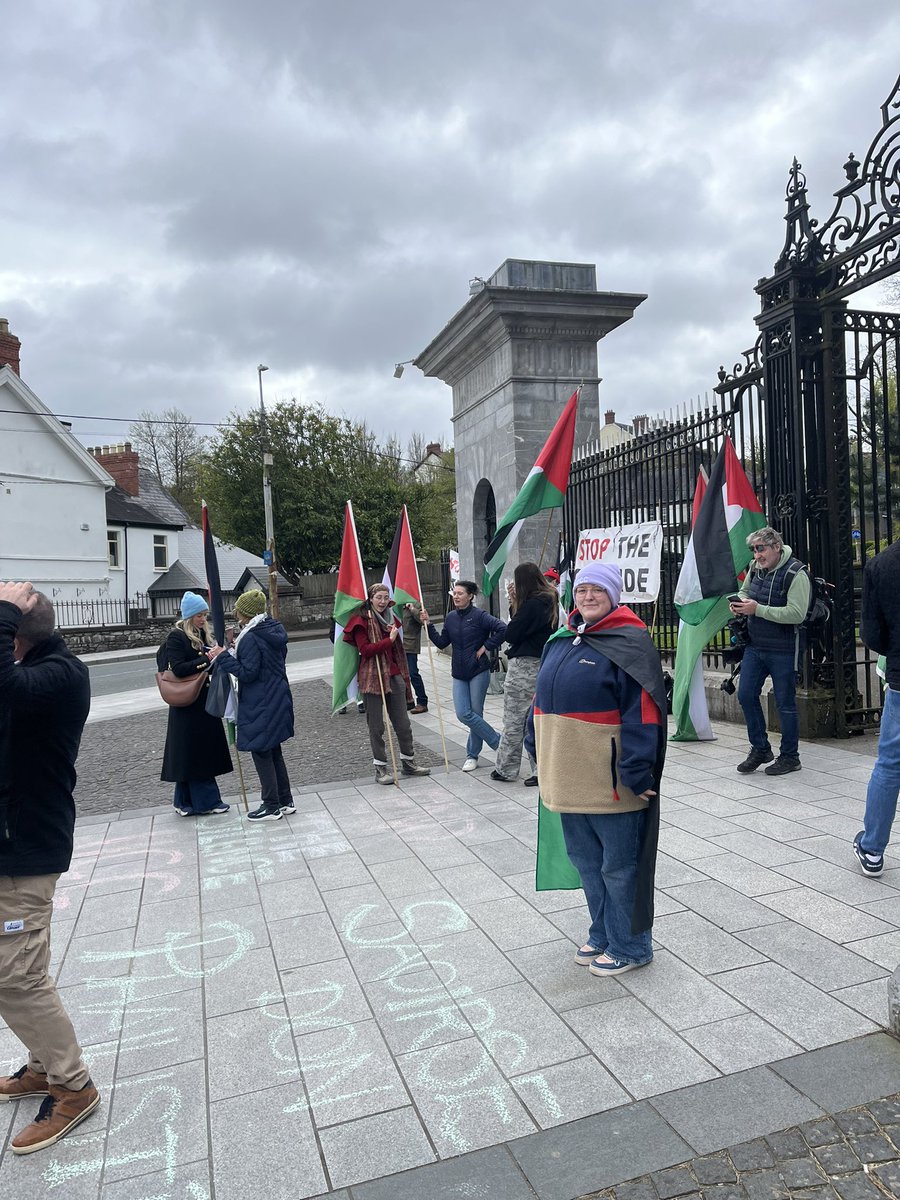 Join @UCCSU at the @UCC Main Gates as we stand in Solidarity alongside staff, students and alumni in Third Level Institutions across the island who demand justice for academics in Palestine who are being subjected to occupation and genocide #TLC4P 🍉✊🏽🇵🇸🔻 #SaoirseDonPhalaistín