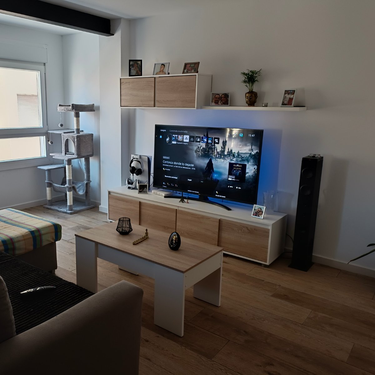 atrapamuebles's tweet photo. ¡Para vosotros, jugadores/as! 🎮

Este es el salón que nos comparte un seguidor/a.

¡Gracias por compartir con nuestra comunidad vuestros espacios!

📸 Comparte tu foto/vídeo de tu salón/cocina/rincón de decoración subiéndolo aquí: https://t.co/eqwRLTzRQK https://t.co/XP9YDmgAfN