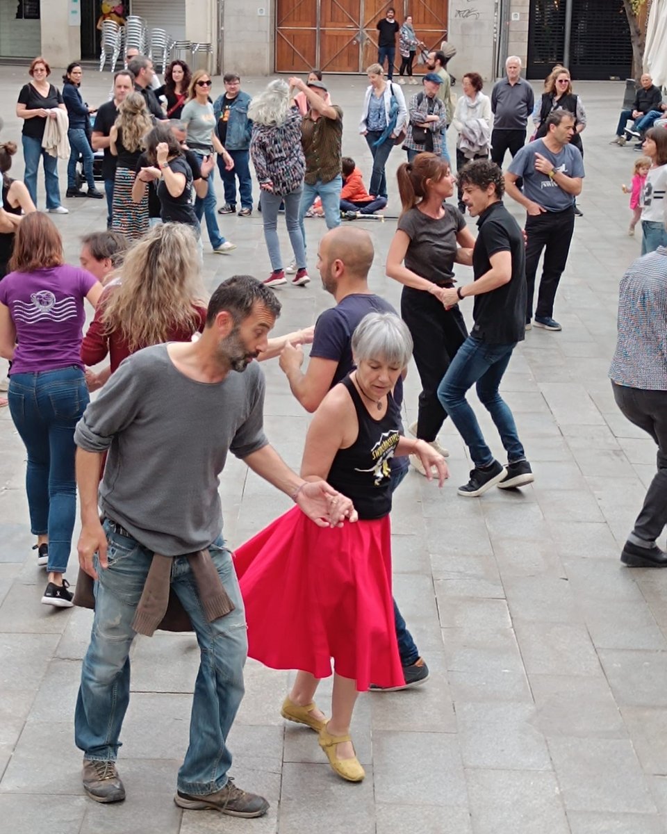 MansUnidesV's tweet image. El 7 d'abril vam celebrar la Swing Jam a Granollers ❗

Un matí festiu i #solidari amb la participació de 100 ballarins i ballarines 💃

Els donatius solidaris es destinaran als projectes de desenvolupament de #MansUnides 🤝
