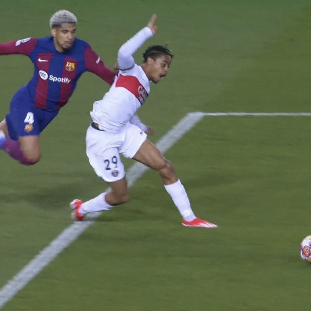 Vibes Foot tweet media