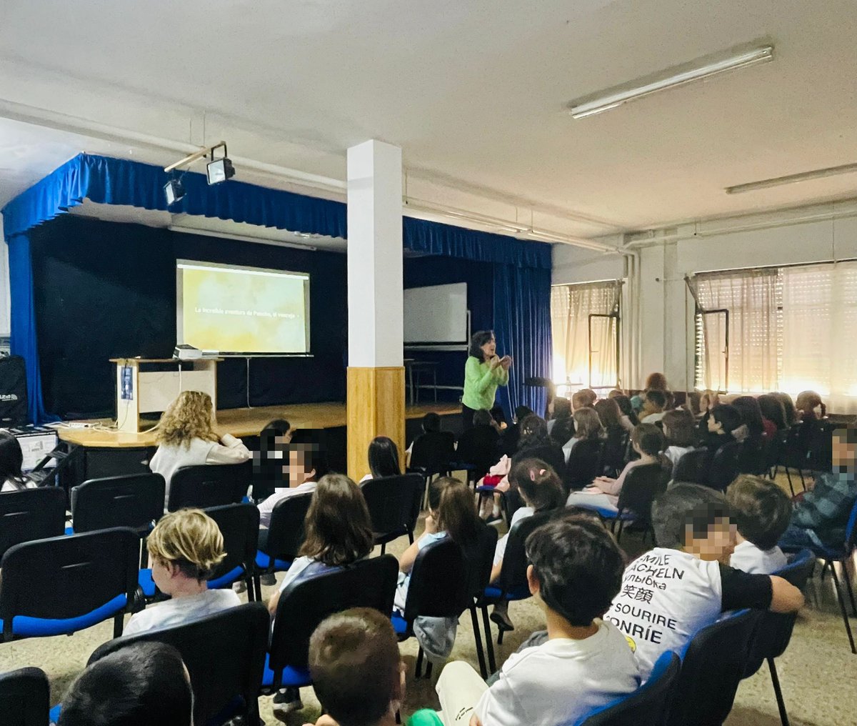 CEIPCampoCruz's tweet photo. Marisa Álvarez ha visitado hoy nuestro colegio. 
Hemos podido charlar con ella sobre su precioso libro “ La increíble aventura de Pancho, el vencejo”.
Ha sido un encuentro emocionante. https://t.co/HnXaLTYTND