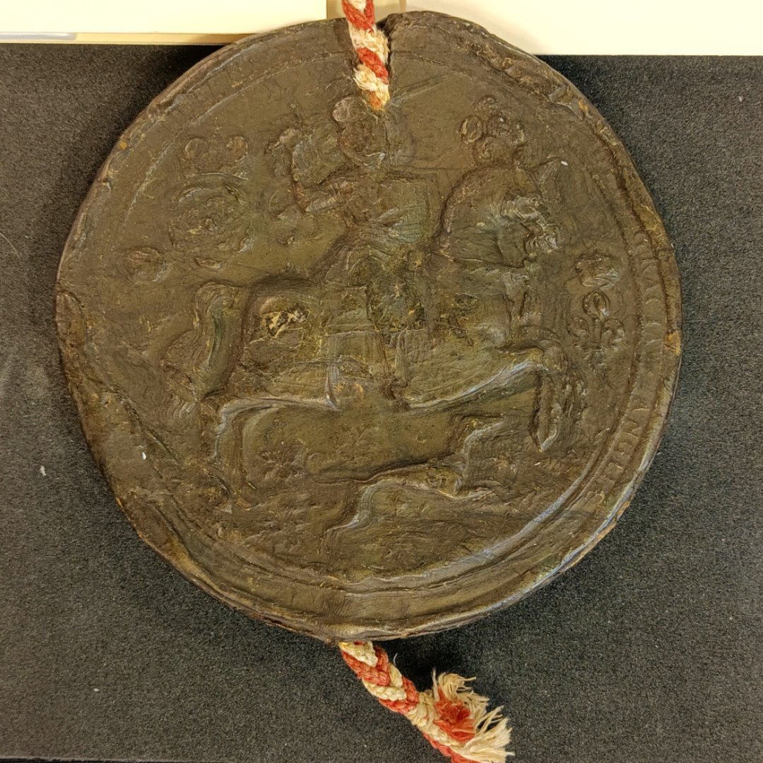 Last year we were thrilled to display Swindon’s Market & Fair Charter from 1626. It has been so well looked after by our colleagues at @HeritageWSHC that the seal is still attached by the original cord! #ConservationWin #Archive30