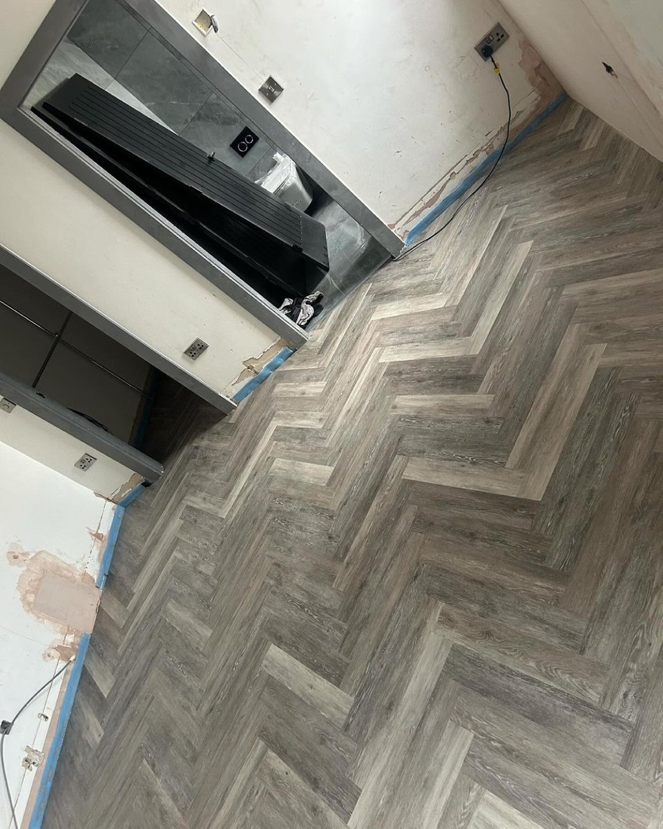 Absolutely loving this Fusion Willow Grey installation by our customer Pheonix Flooring! 😍 A stunning shade, perfect for clients seeking a contemporary finish. 📸 Fusion, Willow Grey #flooring #flooringinstallation #lvtinstallation #floorfitter