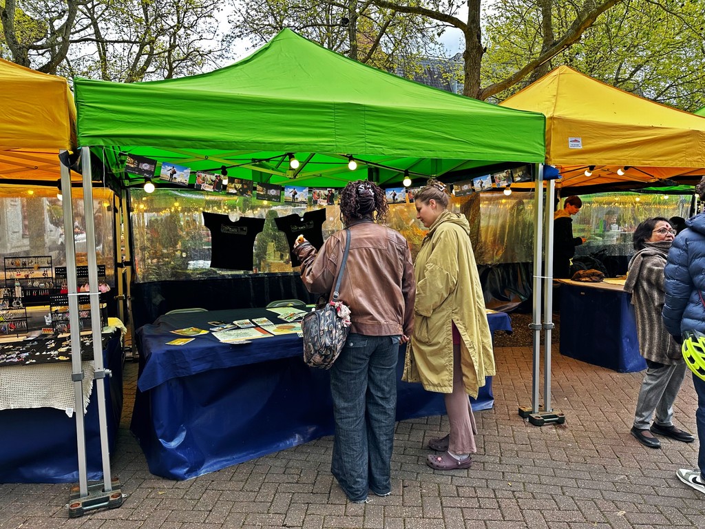 Join us at #GloucesterGreen market in #Oxfordcity over the next 3 days! 🔍 We're partnering with @Torchoxford for community research and engagement. We're here to listen to what the people of Oxford want from and in their city. Come say hello to our team! 👋