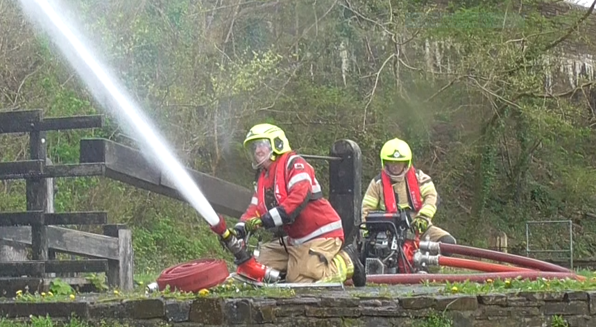 Last weekend crews from Glynneath and Seven Sisters took part in a joint training exercis@Seven Sisters Fire Station / Gorsaf Dân Blaendulaise. Well done team! 👏 🚨🧑‍🚒 Could you be of service to the communities of Glynneath or Seven Sisters? ➡️ pulse.ly/tyunwalnzf