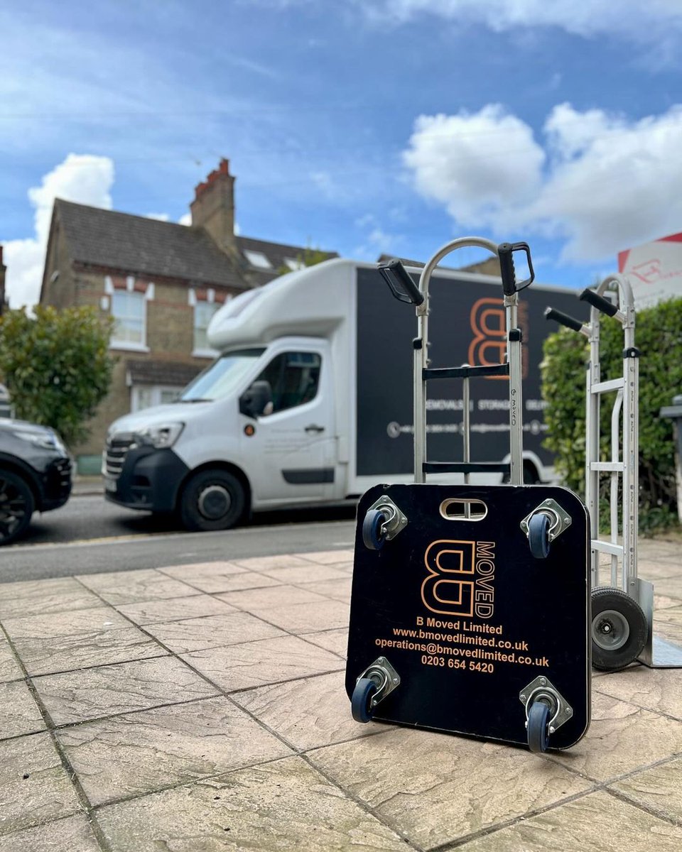 #BMovedLtd’s #personalised #doublethickness skate looks sleek and professional displaying their #businessbranding, and wonderfully matching their van. A great helping hand for the #removals team, and a perfect on-the-go advertisement. Call 01206 386683 to discuss personalisation.