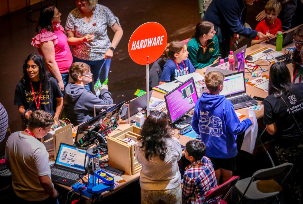 DEADLINE EXTENDED! You can register young people's projects for our in-person showcase event in Bradford for more 1 week! Bursaries are available to help with attending this family-friendly, creative tech event. online.coolestprojects.org/cp-uk-2024