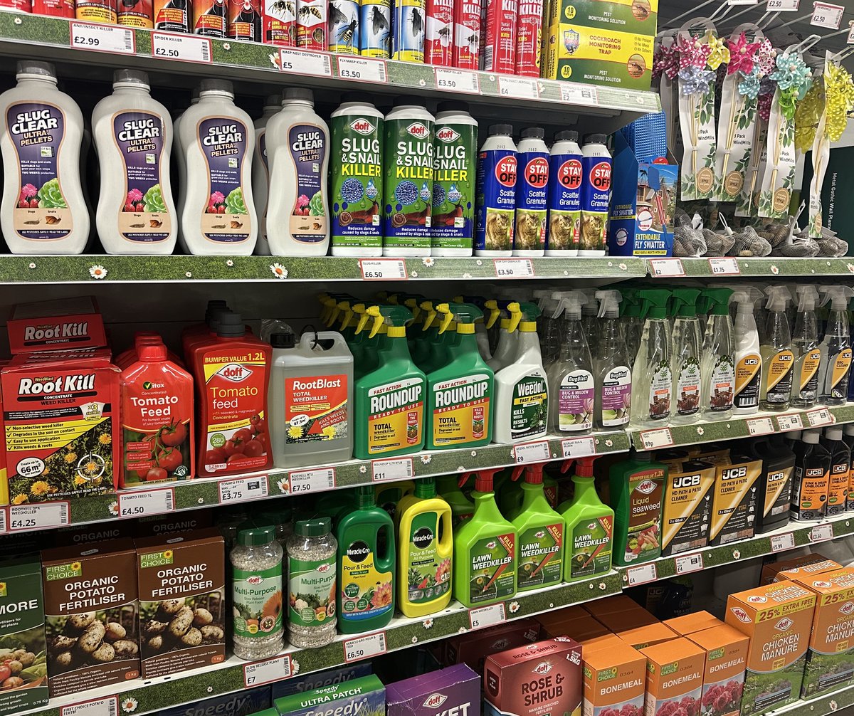 AlhambraCentre's tweet image. With the weather getting warmer, it feels more &amp;amp; more like Spring every day. Who's excited to start working on their garden again?🤩🪴

Get all you need &amp;amp; more from @poundstretcher, with seeds &amp;amp; trees to plant pots, fertiliser &amp;amp; more!

#Poundstretcher #GardeningEssentials