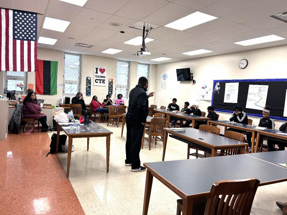 TPSProud's tweet photo. Jones Leadership Academy of Business holds their first SEL day.  Exploring critical topics like healthy relationships, human trafficking awareness, and grief support. 

#DiscoverTPS 
#SEL #SocialEmotionalLearning  #LeadWithSEL
#TPSProud
🟥🟦🟩🟨 https://t.co/xTwnrRvift