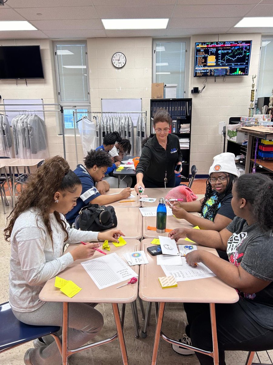 TPSProud's tweet photo. Jones Leadership Academy of Business holds their first SEL day.  Exploring critical topics like healthy relationships, human trafficking awareness, and grief support. 

#DiscoverTPS 
#SEL #SocialEmotionalLearning  #LeadWithSEL
#TPSProud
🟥🟦🟩🟨 https://t.co/xTwnrRvift