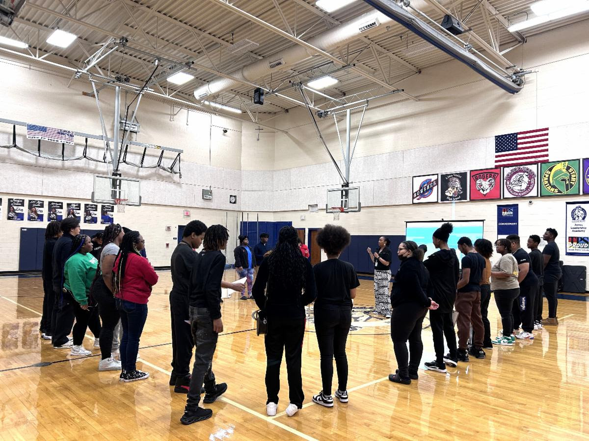 TPSProud's tweet photo. Jones Leadership Academy of Business holds their first SEL day.  Exploring critical topics like healthy relationships, human trafficking awareness, and grief support. 

#DiscoverTPS 
#SEL #SocialEmotionalLearning  #LeadWithSEL
#TPSProud
🟥🟦🟩🟨 https://t.co/xTwnrRvift